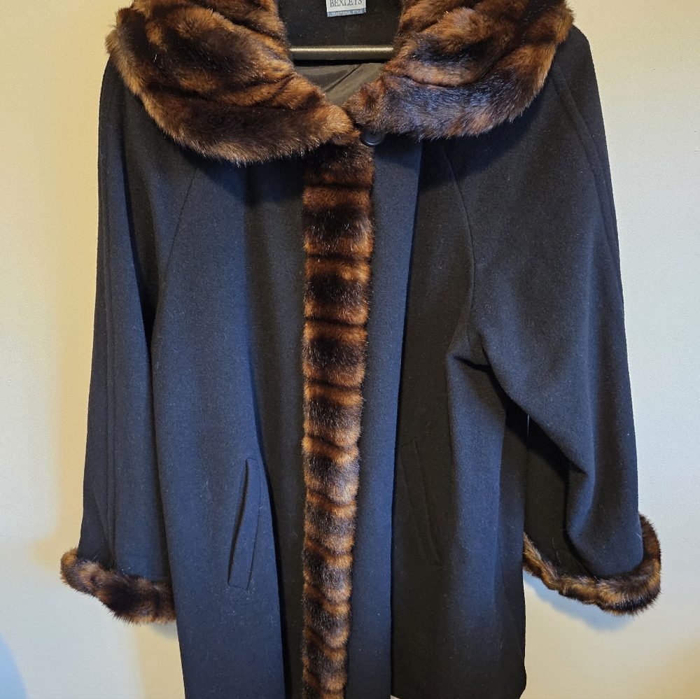 Vintage Bexleys Womens Wool Coat Faux Fur Trim. - Picture 3 of 16